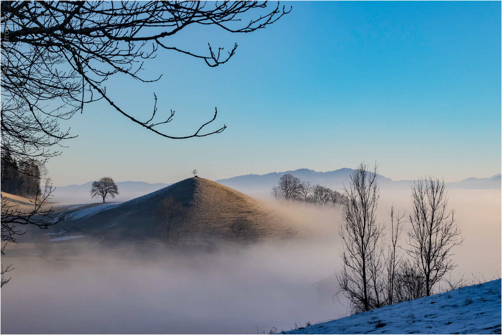 Sonnenaufgang über dem Nebel