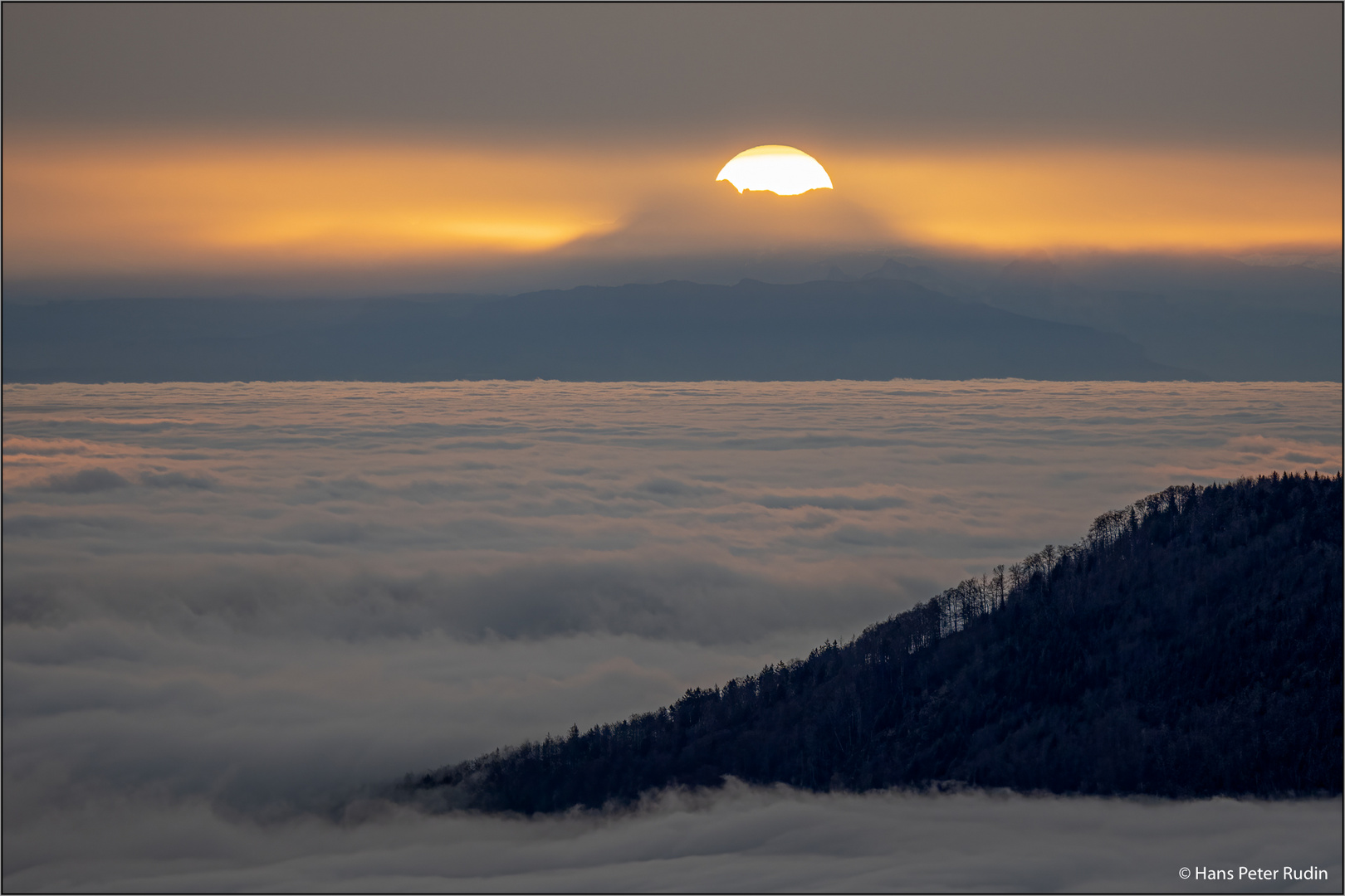 Sonnenaufgang über dem Nebel