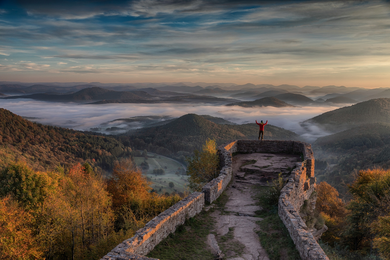 Sonnenaufgang über dem Nebel