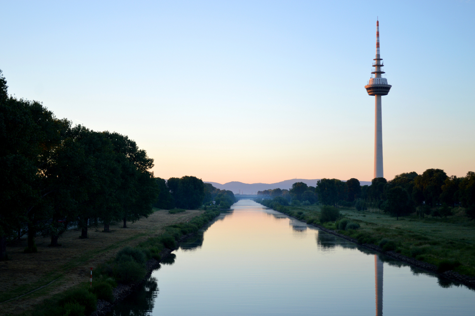 Sonnenaufgang über dem Neckar