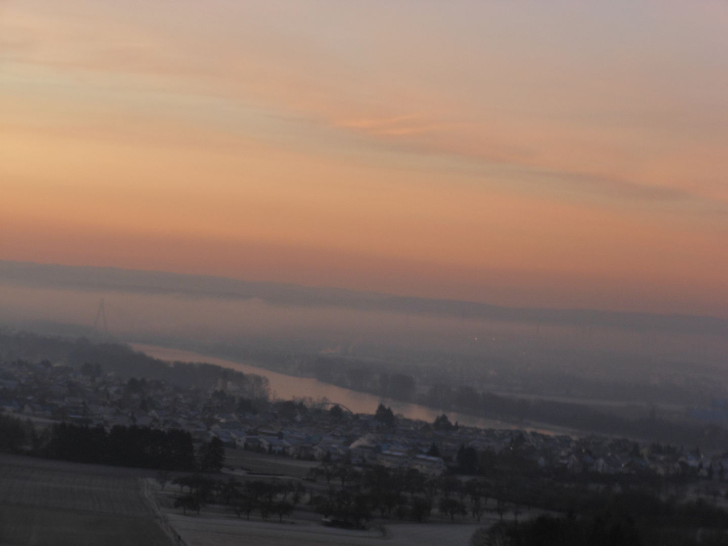 Sonnenaufgang über dem Rhein