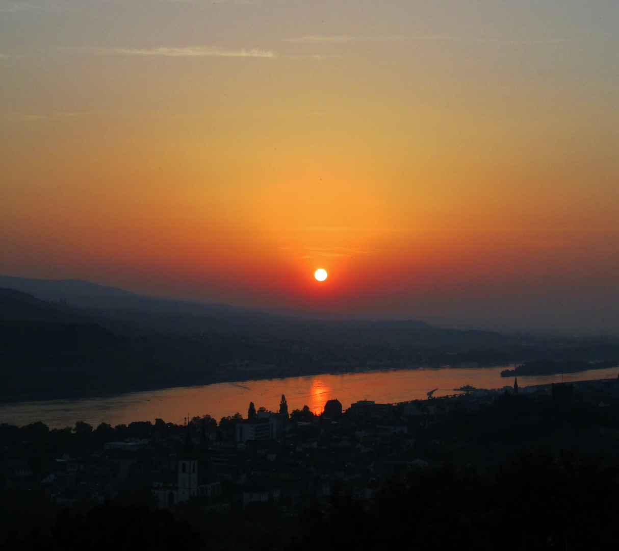 Sonnenaufgang über dem Rheintal