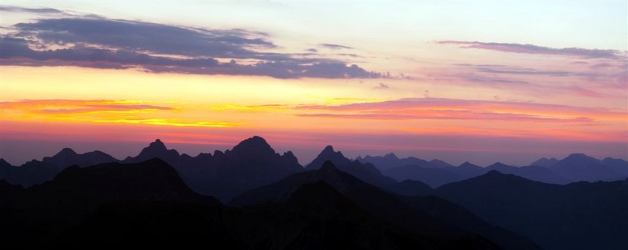 Sonnenaufgang über dem Rot Flüh