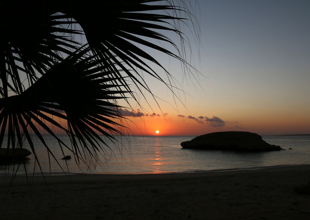 Sonnenaufgang über dem roten Meer.