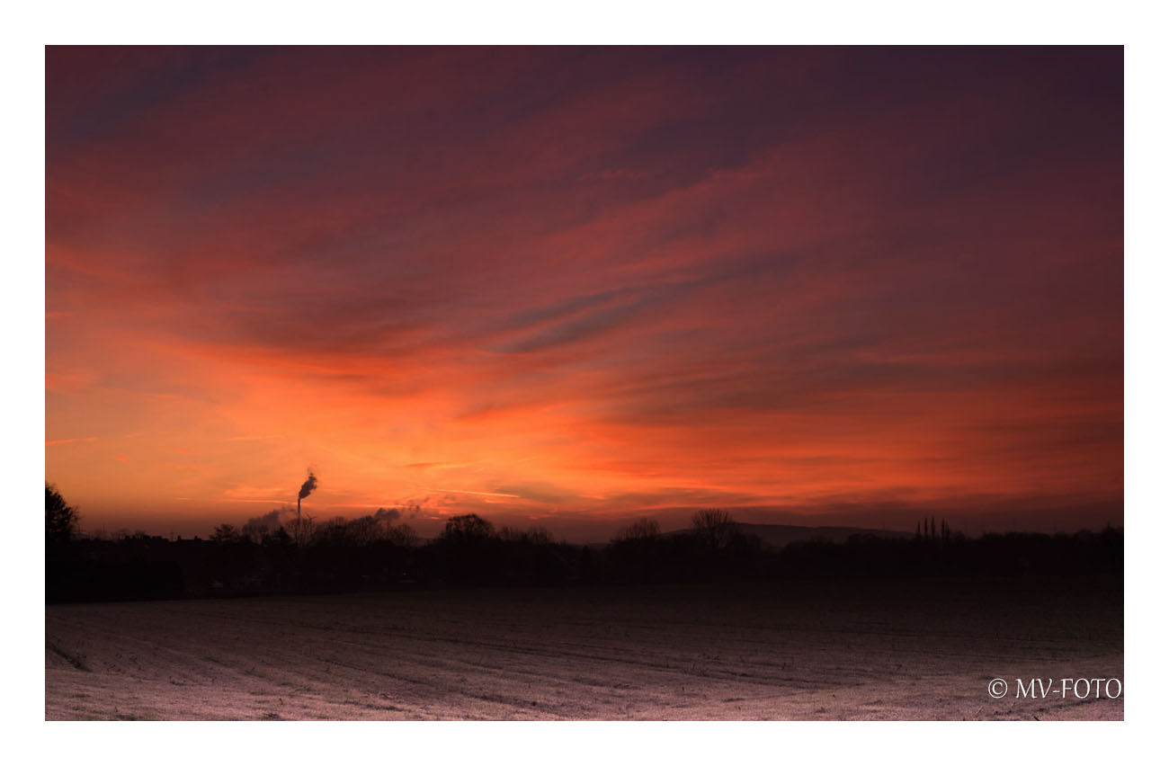 Sonnenaufgang über dem Ruhrgebiet (Gelsenkirchen-Resse)