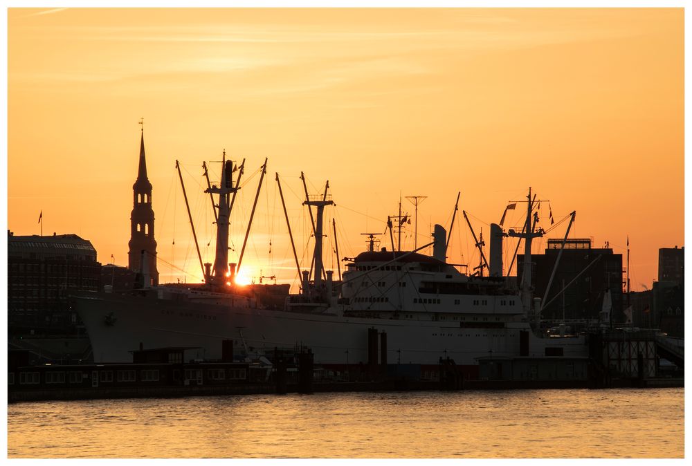 Sonnenaufgang über dem Schiff