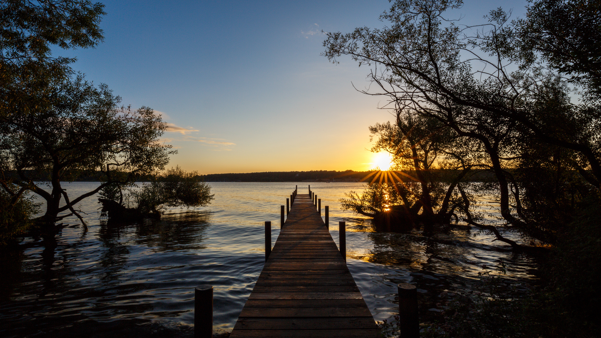 Sonnenaufgang über dem Strandbad Wannsee