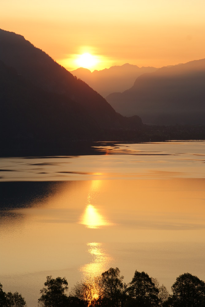 Sonnenaufgang über dem Thunersee