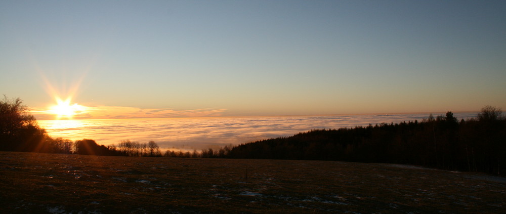 Sonnenaufgang über dem Wolkenmeer