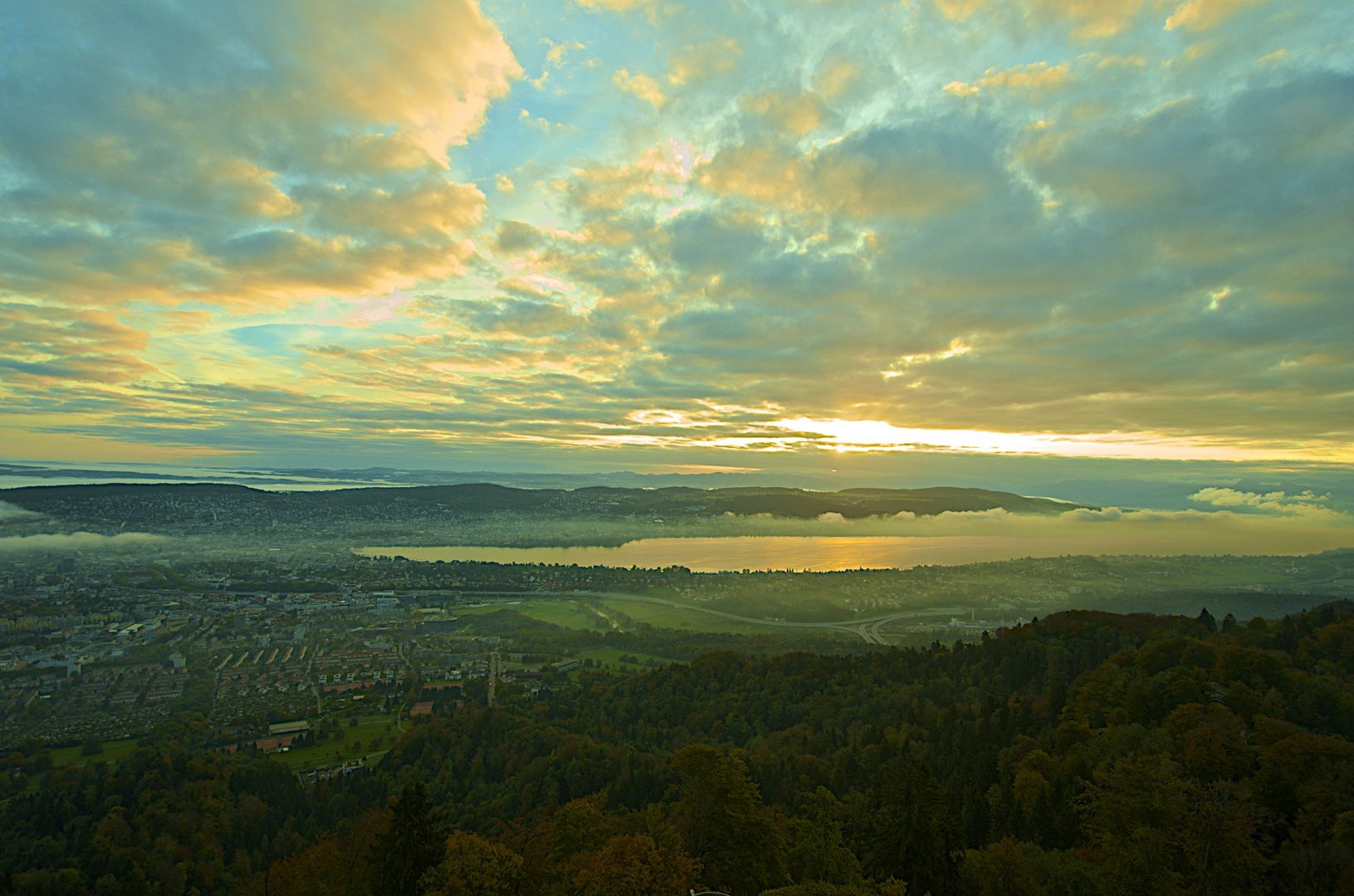 Sonnenaufgang über dem Zürisee