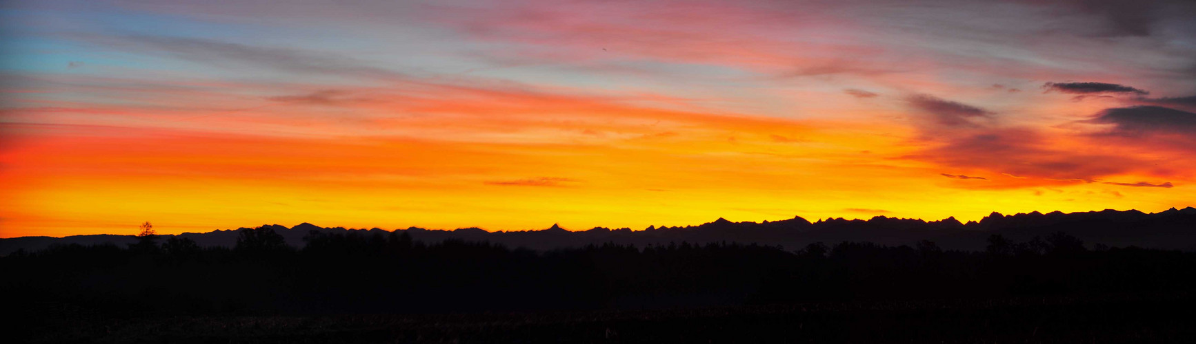 Sonnenaufgang über den Alpen