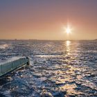 Sonnenaufgang über den Eisschollen am Bodden