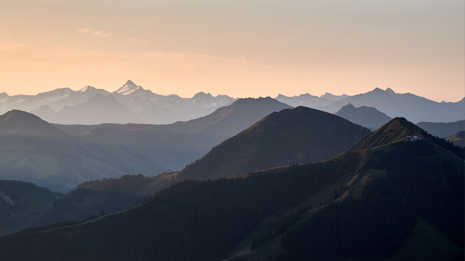 Sonnenaufgang über den Kitzbüheler Alpen