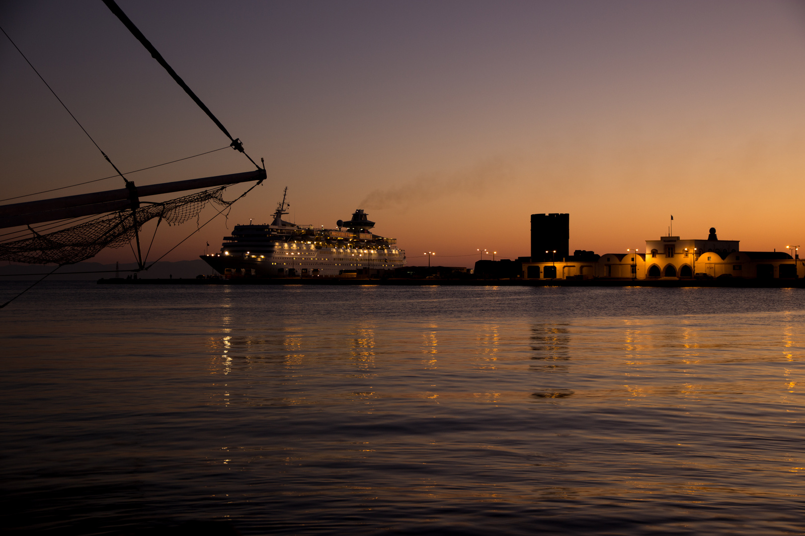 Sonnenaufgang über den Pier von Rhodos