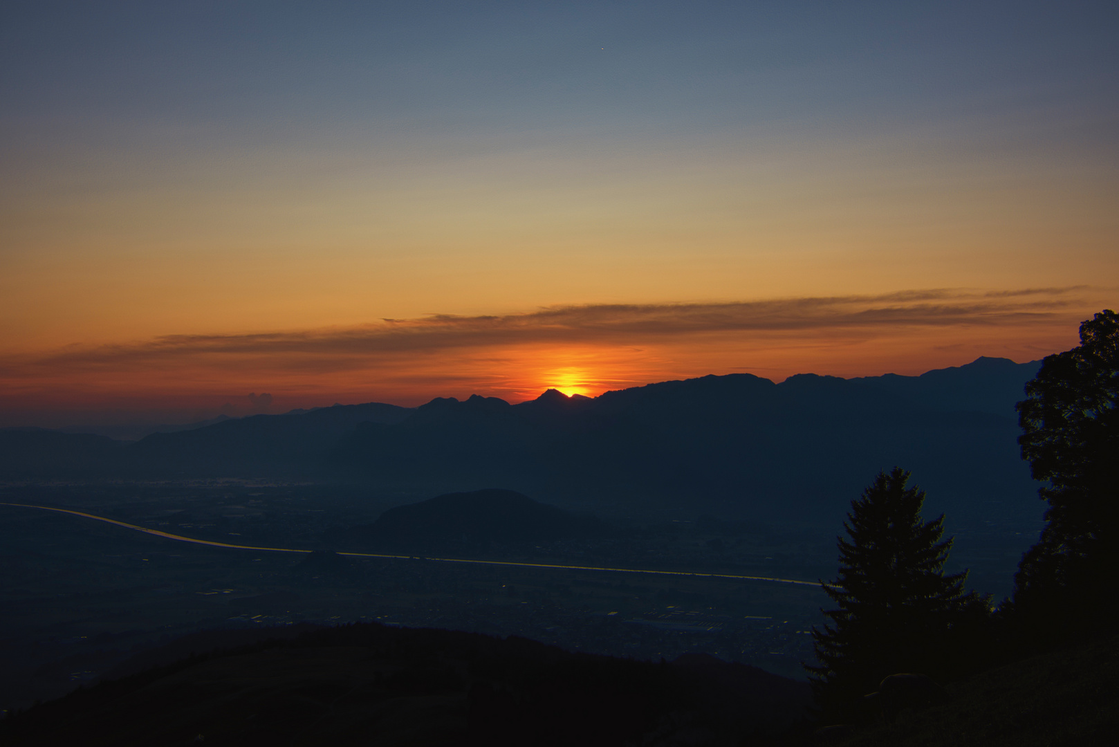 Sonnenaufgang über den Rheintal -Voralberg