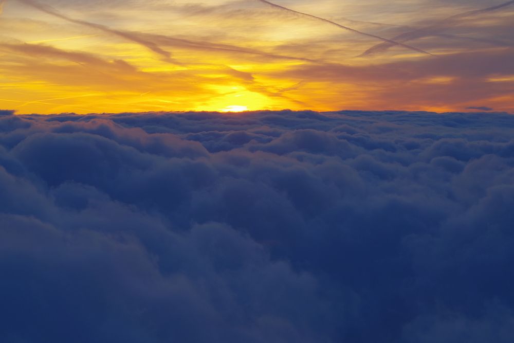 Sonnenaufgang über den Wolken Foto & Bild himmel, sonnenaufgänge