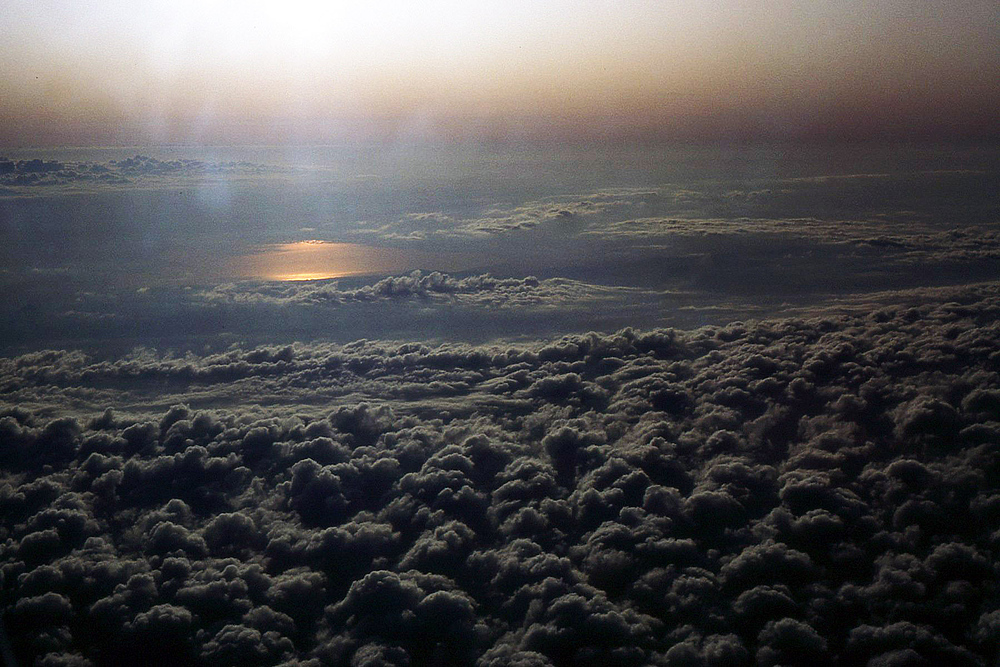 Sonnenaufgang über den Wolken