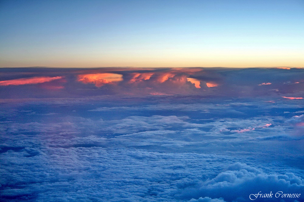 Sonnenaufgang über den Wolken