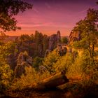 Sonnenaufgang über der Basteibrücke in Rathen, säschsische Schweiz