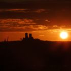 Sonnenaufgang über der Burg Münzenberg