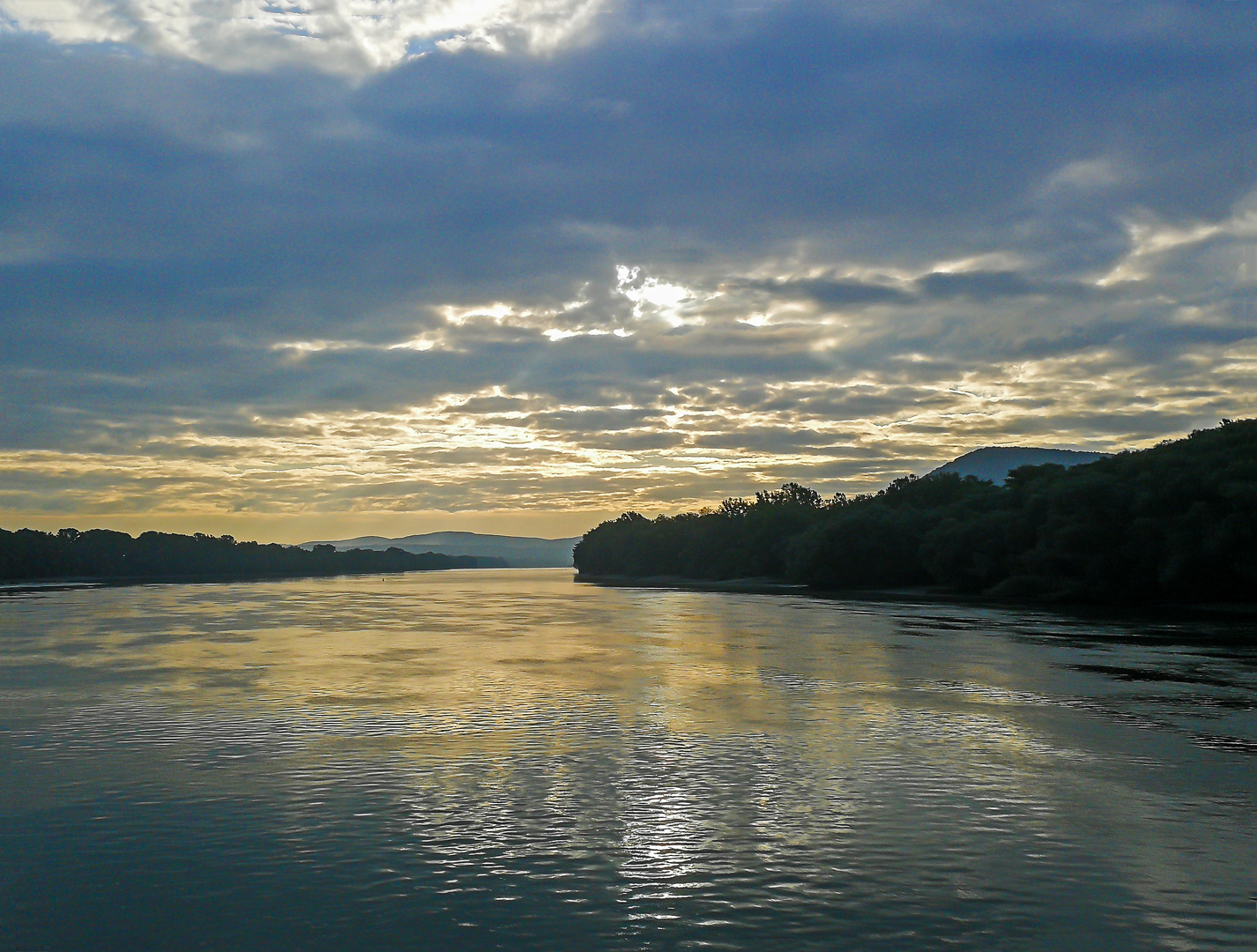 Sonnenaufgang über der Donau