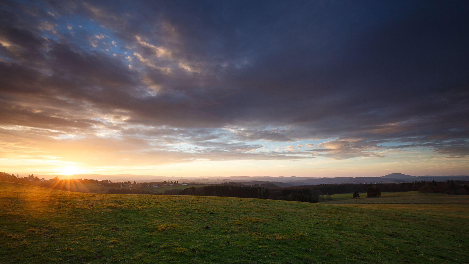 Sonnenaufgang über der Eifel