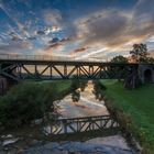 Sonnenaufgang über der Eisenbahnbrücke in Oberlauchringen