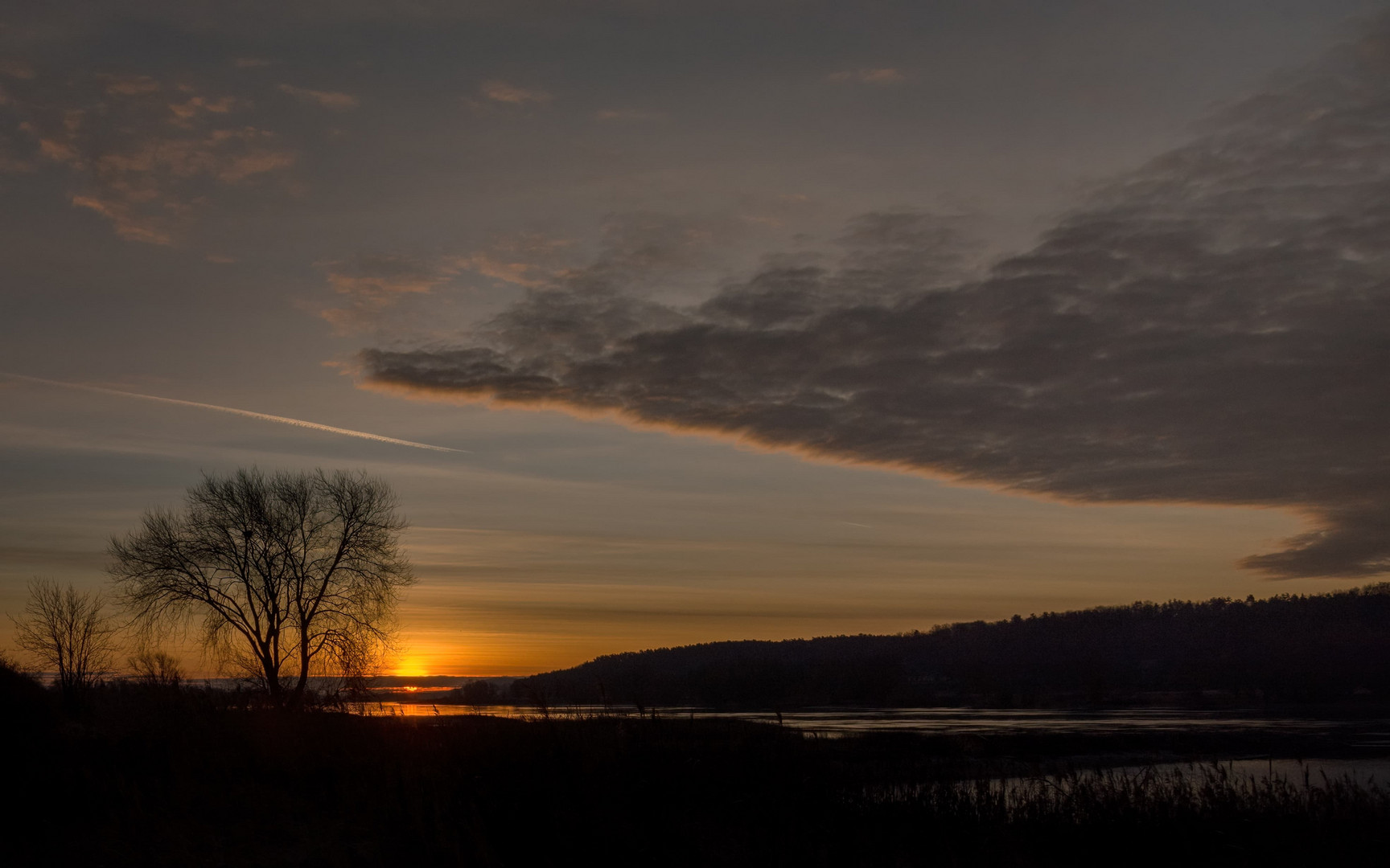 Sonnenaufgang über der Elbe 