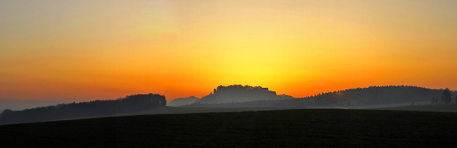 Sonnenaufgang über der Festung