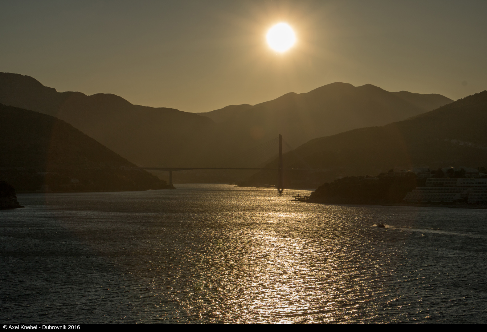 Sonnenaufgang über der Franjo-Tudman-Brücke