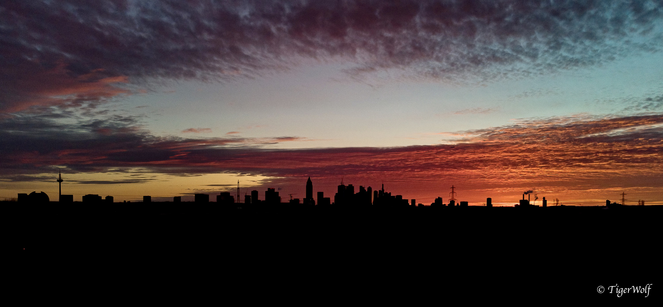 Sonnenaufgang über der Frankfurter Skyline...