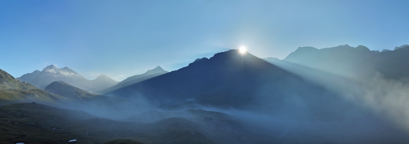 Sonnenaufgang über der Greina