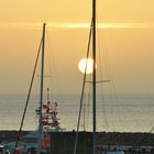 Sonnenaufgang über der "Hans Hackmack" in Grömitz