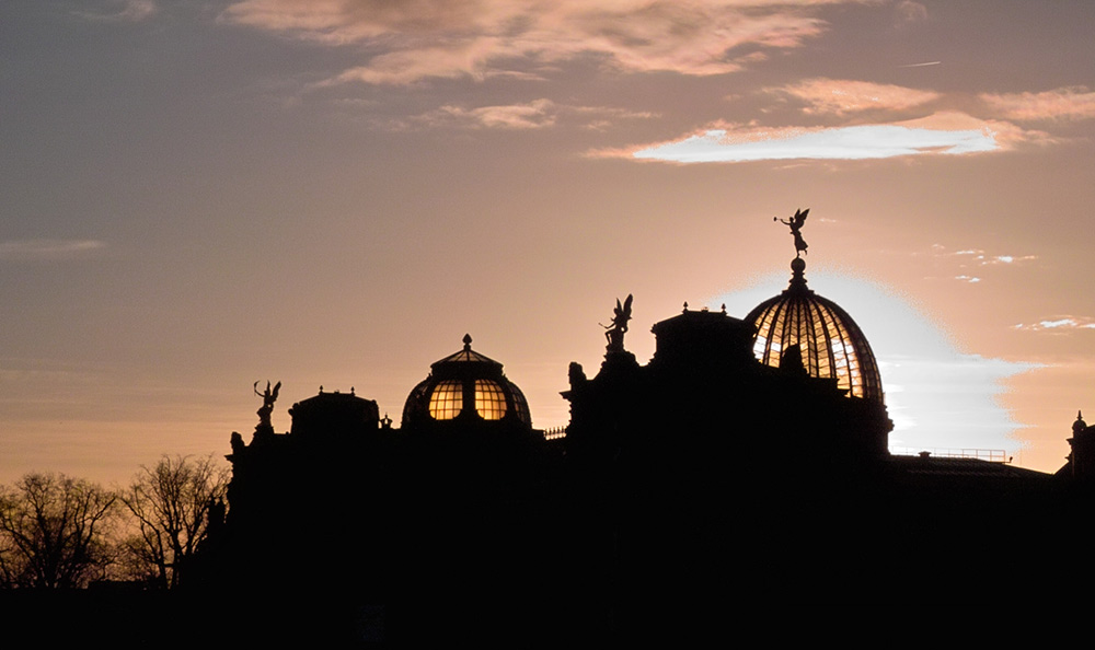 Sonnenaufgang über der Kunstakademie Dresden