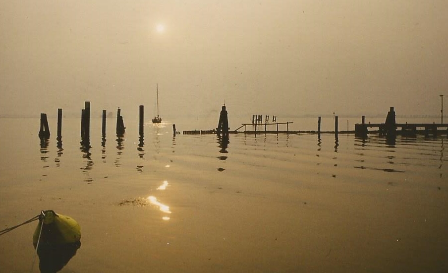 Sonnenaufgang über der Ostsee im leeren Yachthafen !