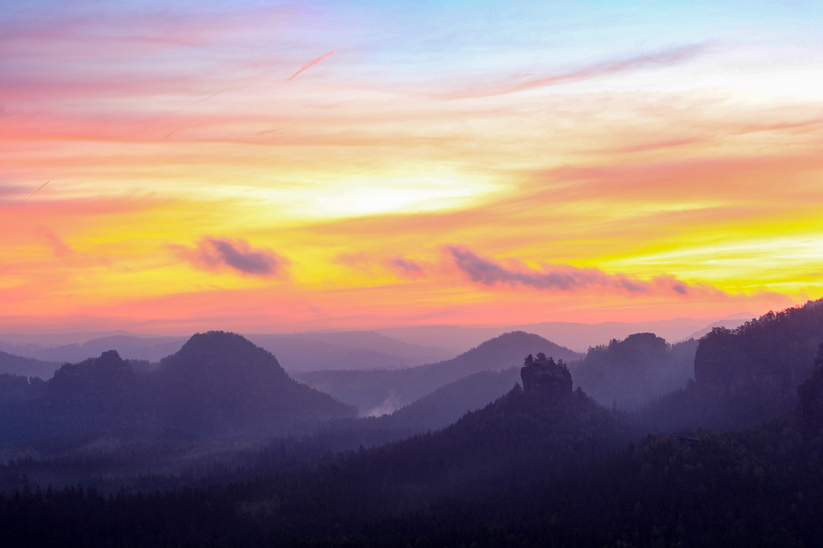 Sonnenaufgang über der Sächsischen Schweiz