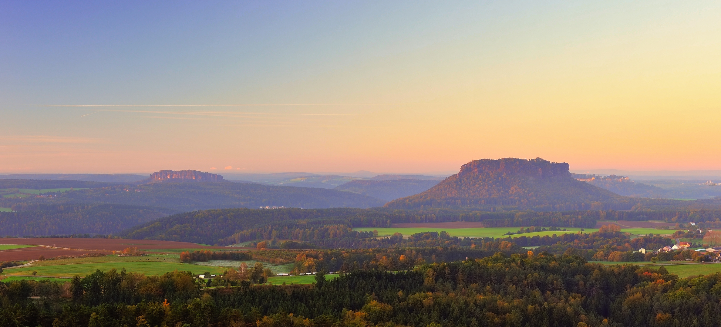 Sonnenaufgang über der Sächsischen Schweiz