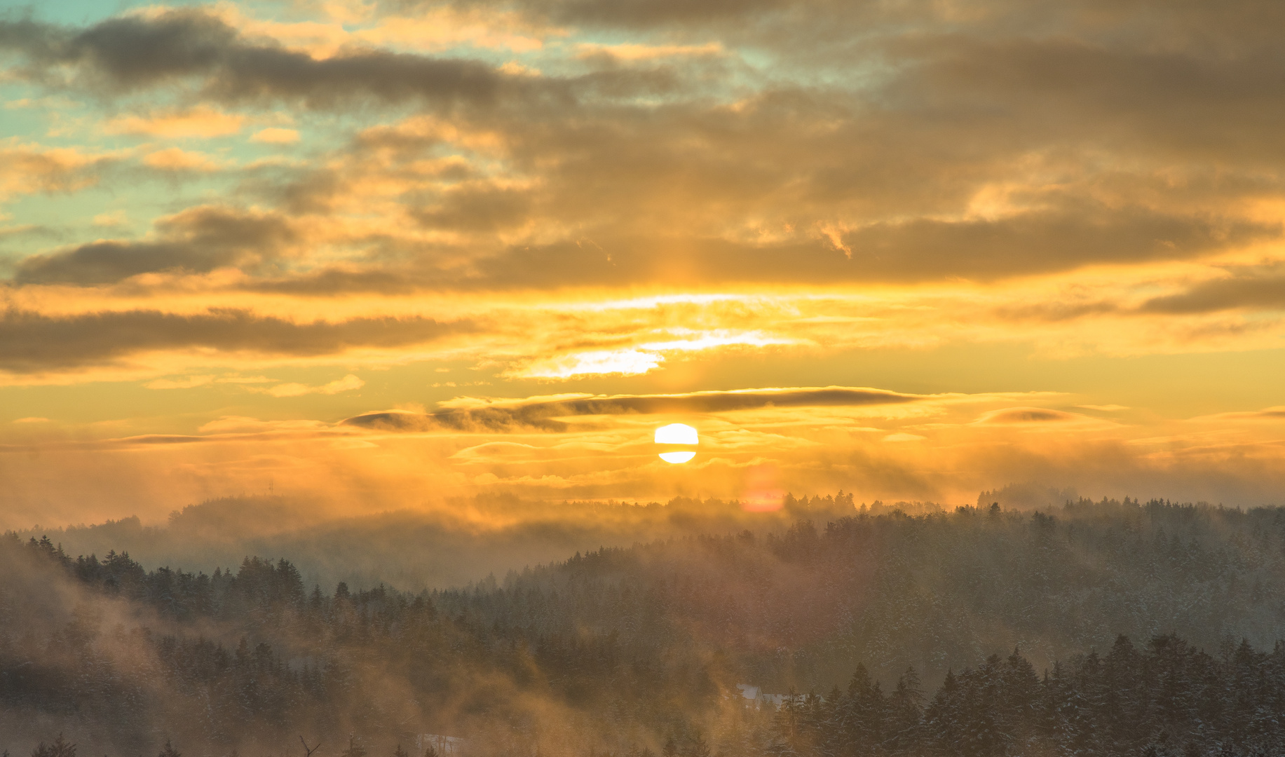 Sonnenaufgang über der schwäbischen Alb