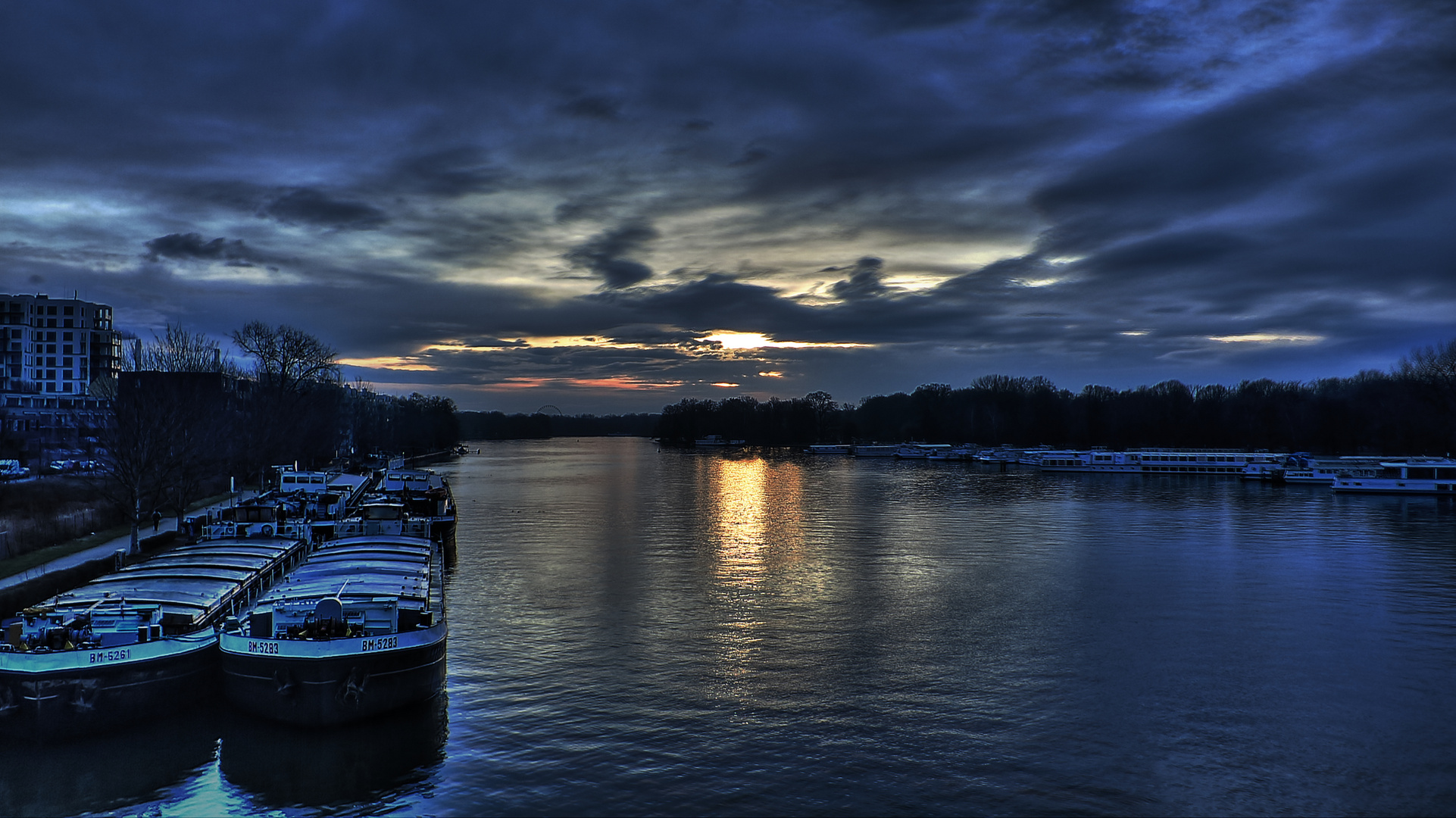 Sonnenaufgang über der Spree