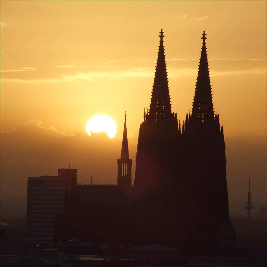 Sonnenaufgang über der Stadt