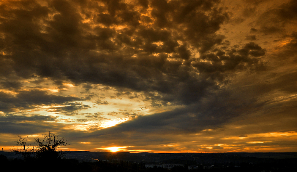 Sonnenaufgang über der Stadt