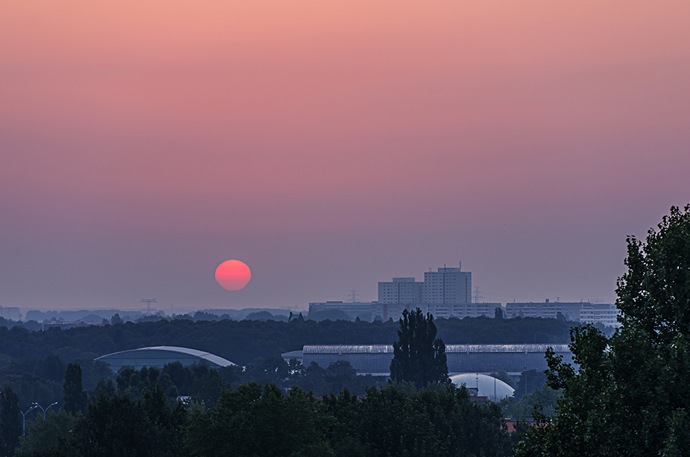 Sonnenaufgang über der Stadt