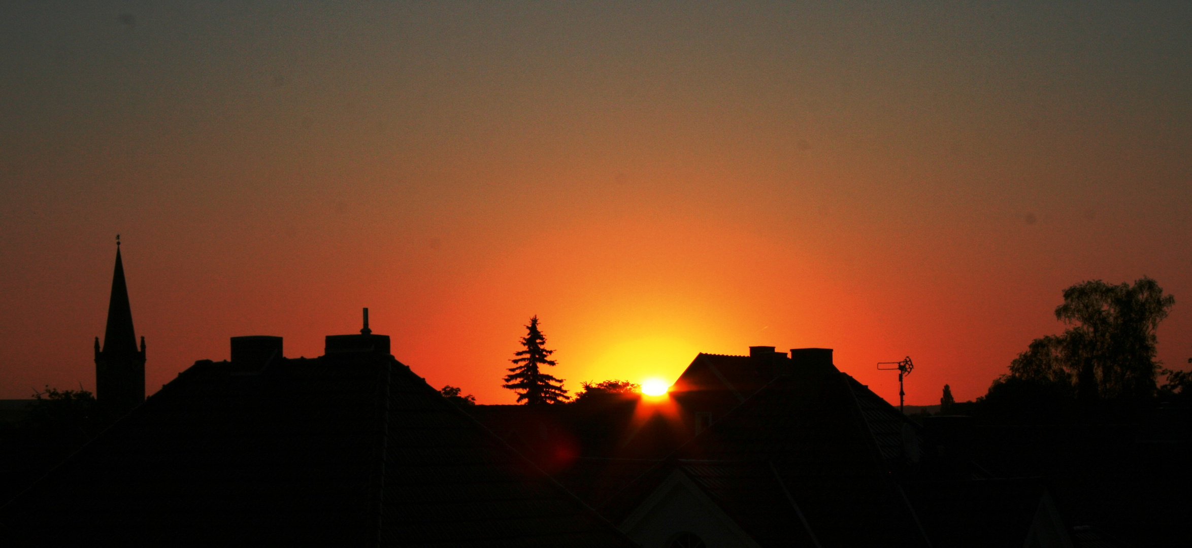 Sonnenaufgang über der Stadt