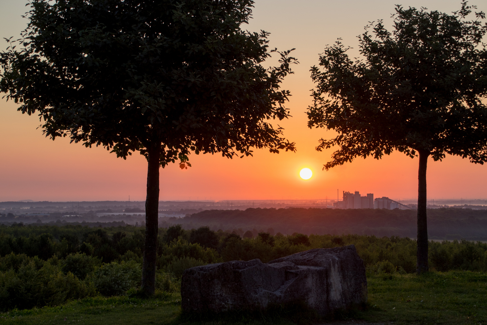 Sonnenaufgang über der Stadt