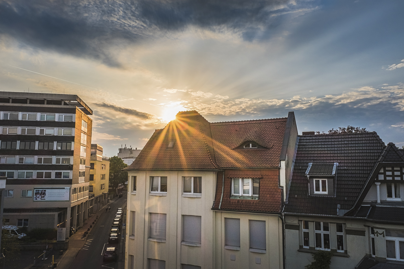 Sonnenaufgang über der Stadt