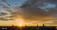 Sonnenaufgang über der Stadt