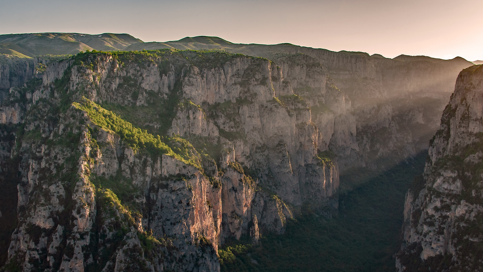 Sonnenaufgang über der Vikos-Schlucht