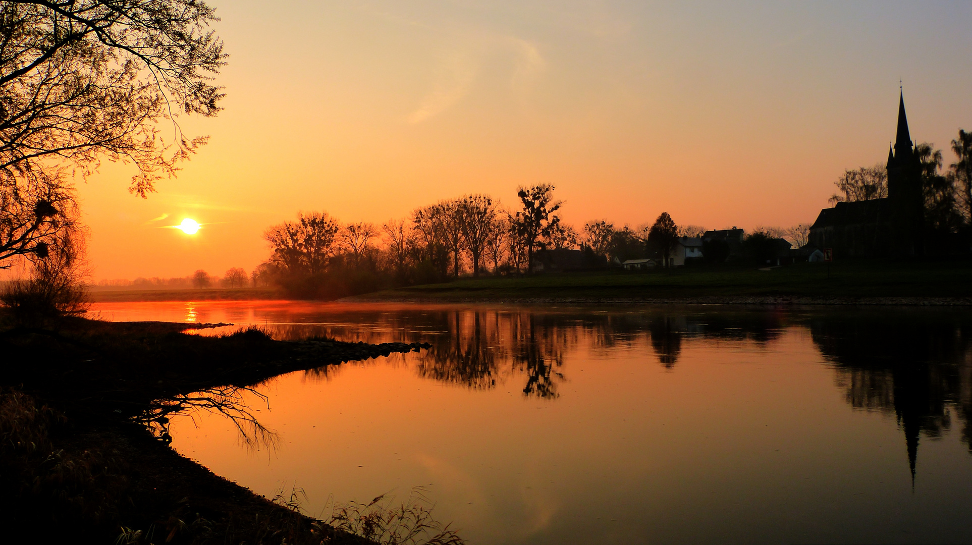 Sonnenaufgang über der Weser