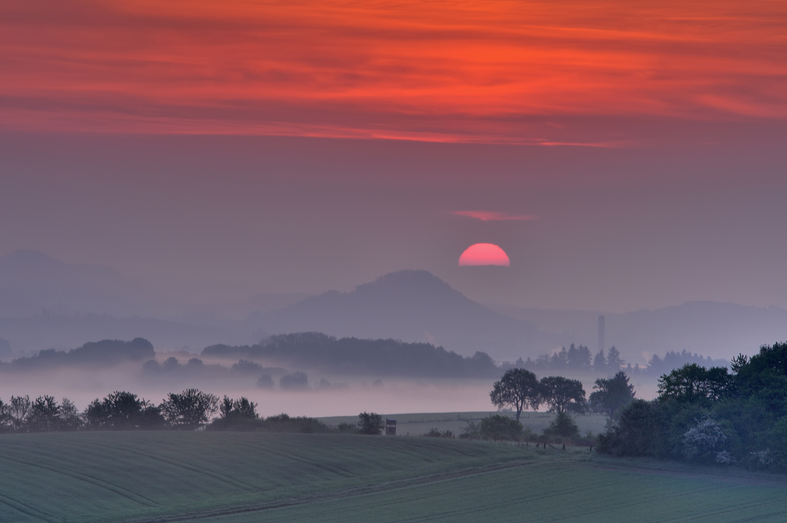 *Sonnenaufgang über der Wittlicher Senke II*