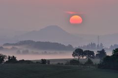 *Sonnenaufgang über der Wittlicher Senke III*